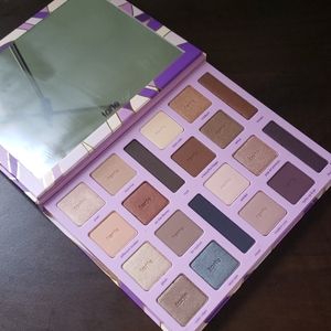 Limited-edition Color Vibes Amazonian Clay Palette